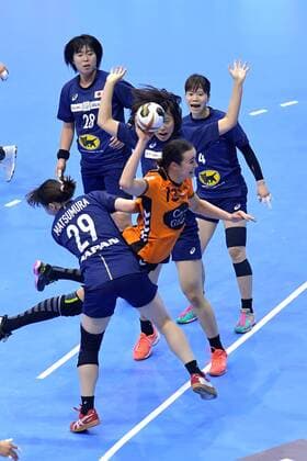 11-12-2017 HANDBAL:NEDERLAND-JAPAN:MAGDEBURG WK Handbal Dames 2017 1 8 finales, Nederland - Japan Yvette Broch 13 NED Foto: Henk Seppen xVIxVIxImagesx xSoenarxChamidxsportfotografiexIVx 9549404