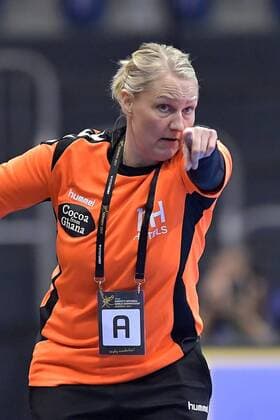 11-12-2017 HANDBAL:NEDERLAND-JAPAN:MAGDEBURG WK Handbal Dames 2017 1 8 finales, Nederland - Japan coach Helle Thomsen NED Foto: Henk Seppen xVIxVIxImagesx xSoenarxChamidxsportfotografiexIVx 9549416