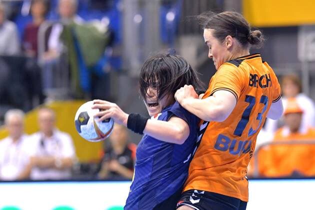 11-12-2017 HANDBAL:NEDERLAND-JAPAN:MAGDEBURG WK Handbal Dames 2017 1 8 finales, Nederland - Japan 26-24 nv Yvette Broch 13 NED Foto: Henk Seppen xVIxVIxImagesx xSoenarxChamidxsportfotografiexIVx 9549420