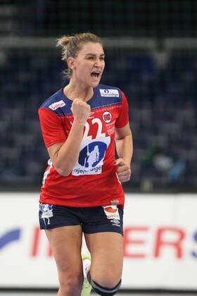 Leipzig, 11.12.2017, Arena Leipzig, Weltmeisterschaft 2017, Handball Frauen Achtelfinale. , Spanien (ESP) vs Norwegen (NOR) 23:31 (10:13) , Im Bild: Amanda KURTOVIC (22 ,Norwegen) jubelt ,