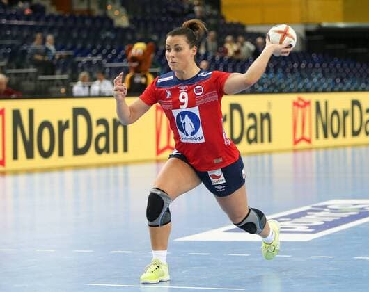 Leipzig, 11.12.2017, Arena Leipzig, Weltmeisterschaft 2017, Handball Frauen Achtelfinale. , Spanien (ESP) vs Norwegen (NOR) 23:31 (10:13) , Im Bild: Nora MORK (9, Norwegen) ,