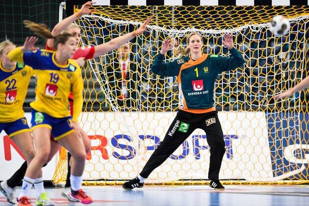 171212 Sveriges malvakt Johanna Bundsen i kvartsfinalen mellan Sverige och Danmark under handbolls-VM den 12 december 2017 i Leipzig. Copyright: CARLxSANDIN BB171212CS031