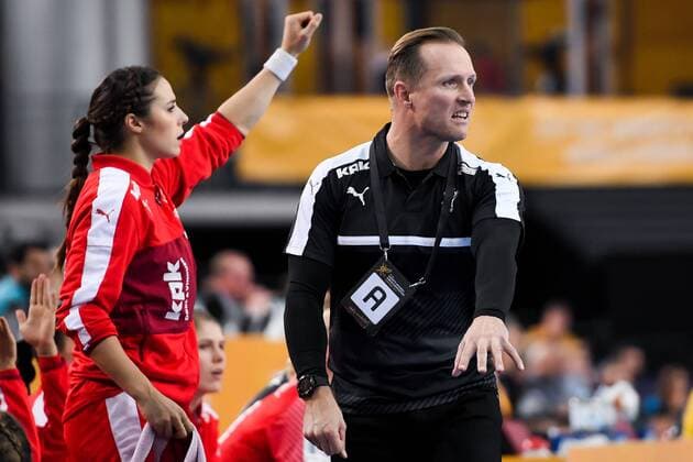 171212 Danmarks förbundskapten Klavs Bruun Jorgensen i kvartsfinalen mellan Sverige och Danmark under handbolls-VM den 12 december 2017 i Leipzig. Copyright: CARLxSANDIN BB171212CS039