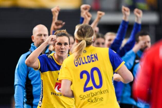 171212 Sveriges Sabina Jacobsen jublar i kvartsfinalen mellan Sverige och Danmark under handbolls-VM den 12 december 2017 i Leipzig. Copyright: CARLxSANDIN BB171212CS040