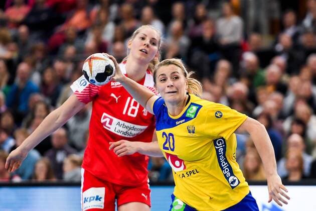171212 Sveriges Isabelle Gullden i kvartsfinalen mellan Sverige och Danmark under handbolls-VM den 12 december 2017 i Leipzig. Copyright: CARLxSANDIN BB171212CS041