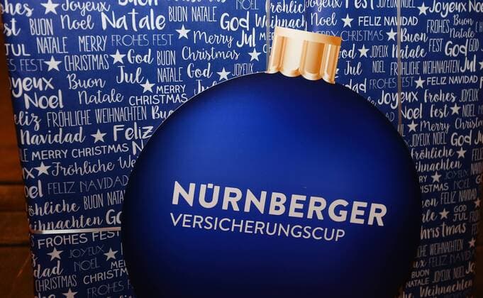 12.12.2017 - Tennis - WTA Tennis Damen NÜRNBERGER Versicherungscup 2018 - Pressetermin Pressekonferenz Fototermin - Christmas GetTogether - JüRa - Dr. Klemens Gsell (Sportbürgermeister Nürnberg), Dr. Armin Zitzmann (Vorstandsvorsitzender Nürnberger) Sandra Reichel (Turnierdirektorin) und Julia Görges (WTA 14) - Peter Söll (NCP)