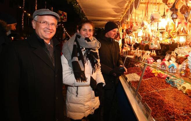 12.12.2017 - Tennis - WTA Tennis Damen NÜRNBERGER Versicherungscup 2018 - Pressetermin Pressekonferenz Fototermin - Christmas GetTogether - JüRa - Dr. Klemens Gsell (Sportbürgermeister Nürnberg), Dr. Armin Zitzmann (Vorstandsvorsitzender Nürnberger) Sandra Reichel (Turnierdirektorin) und Julia Görges (WTA 14) - Peter Söll (NCP)