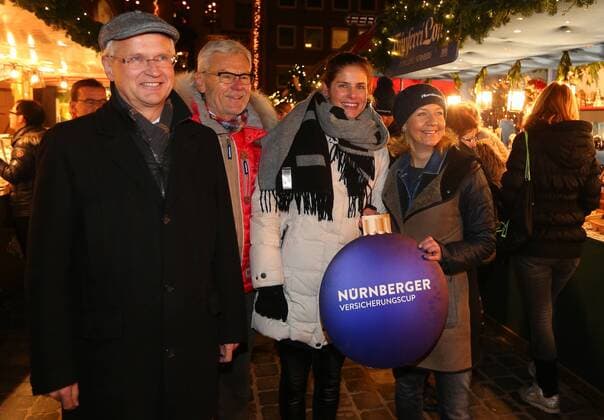 12.12.2017 - Tennis - WTA Tennis Damen NÜRNBERGER Versicherungscup 2018 - Pressetermin Pressekonferenz Fototermin - Christmas GetTogether - JüRa - Dr. Klemens Gsell (Sportbürgermeister Nürnberg), Dr. Armin Zitzmann (Vorstandsvorsitzender Nürnberger) Sandra Reichel (Turnierdirektorin) und Julia Görges (WTA 14) - Peter Söll (NCP)