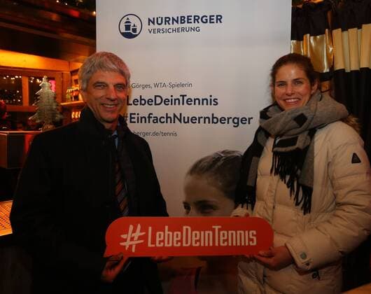 12.12.2017 - Tennis - WTA Tennis Damen NÜRNBERGER Versicherungscup 2018 - Pressetermin Pressekonferenz Fototermin - Christmas GetTogether - JüRa - Dr. Klemens Gsell (Sportbürgermeister Nürnberg), Dr. Armin Zitzmann (Vorstandsvorsitzender Nürnberger) Sandra Reichel (Turnierdirektorin) und Julia Görges (WTA 14) - Peter Söll (NCP)