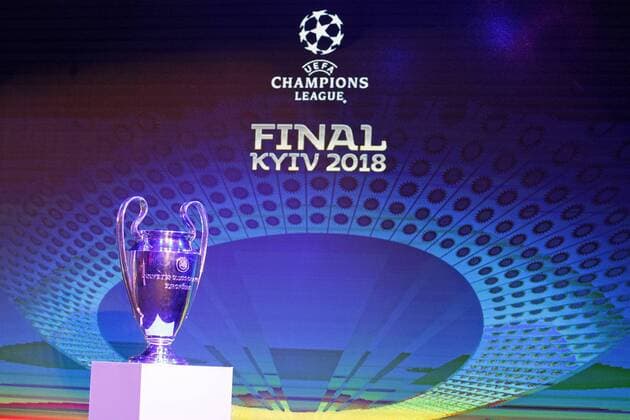 Fußball, CL, Finale-Logo wird in Kiew präsentiert Fußball, CL, Präsentation des Champions League Pokals in Kiew December 12, 2017 - Kiev, Ukraine - The Champions League trophy and the logo of the 2018 UEFA Champions League final on display, during the presentation of the logo of the 2018 UEFA Champions League final in Kiev, Ukraine, on 12 December 2017. The UEFA Champions League final will be played at the Olimpiyskiy stadium in Kiev on 26 May 2018. Presentation of the logo of the 2018 UEFA Champions League final - ZUMAg194 20171212_zap_g194_001 Copyright: xSergxGlovnyx