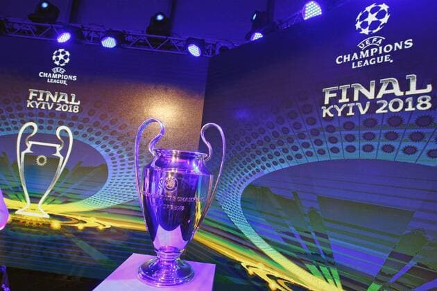 Fußball, CL, Finale-Logo wird in Kiew präsentiert Fußball, CL, Präsentation des Champions League Pokals in Kiew December 12, 2017 - Kiev, Ukraine - The Champions League trophy and the logo of the 2018 UEFA Champions League final on display, during the presentation of the logo of the 2018 UEFA Champions League final in Kiev, Ukraine, on 12 December 2017. The UEFA Champions League final will be played at the Olimpiyskiy stadium in Kiev on 26 May 2018. Presentation of the logo of the 2018 UEFA Champions League final - ZUMAg194 20171212_zap_g194_002 Copyright: xSergxGlovnyx