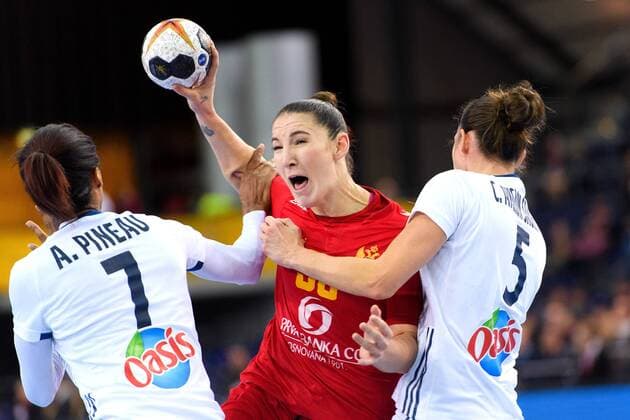 171212 Montenegros Milena Raicevic i kvartsfinalen mellan Frankrike och Montenegro under handbolls-VM den 12 december 2017 i Leipzig. Copyright: CARLxSANDIN BB171212CS126