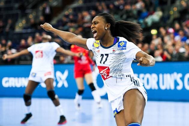 171212 Frankrikes Siraba Dembele jublar i kvartsfinalen mellan Frankrike och Montenegro under handbolls-VM den 12 december 2017 i Leipzig. Copyright: CARLxSANDIN BB171212CS143
