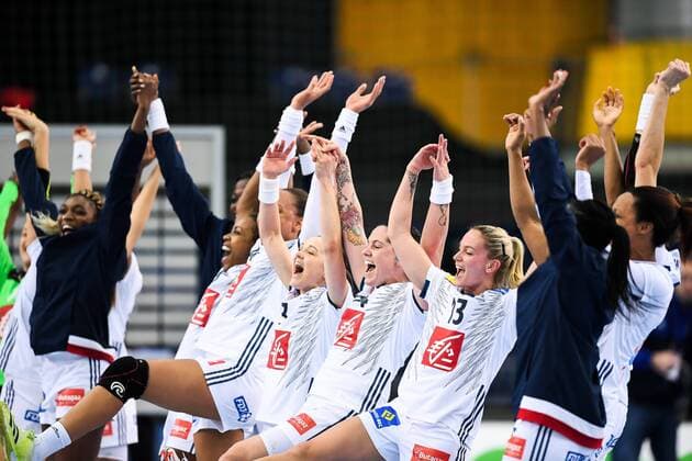 171212 Frankrikes spelare jublar efter kvartsfinalen mellan Frankrike och Montenegro under handbolls-VM den 12 december 2017 i Leipzig. Copyright: CARLxSANDIN BB171212CS150