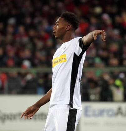 SC Freiburg - Borussia Mönchengladbach Deutschland, Freiburg, 12.12.2017, Fussball, Bundesliga, Saison 2017 2018, 16. Spieltag, SC Freiburg - Borussia Mönchengladbach: Reece Oxford (Borussia Mönchengladbach).