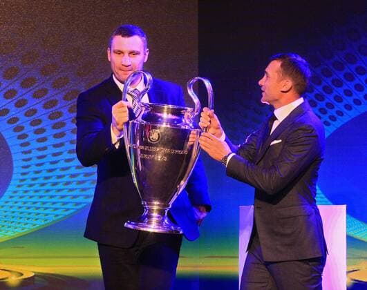 Fußball, CL, Finale-Logo wird in Kiew präsentiert Kyiv city head Vitali Klitschko (L) and head coach of the Ukrainian national football team Andriy Shevchenko hold the UEFA Champions League trophy during a ceremony to present the logo of the 2018 UEFA Champions League final at the NSC Olimpiyskiy, Kyiv, capital of Ukraine, December 12, 2017. Ukrinform. KYIV. The logo of the 2018 UEFA Champions League final has been presented at the NSC Olimpiyskiy. The arena which previously staged the UEFA EURO EM Europameisterschaft Fussball 2012 final is set to host the last game of the 2018 UEFA Champions League on May 26, 2018. The 2018 UEFA Women s Champions League final will be played in Ukraine for the first time at the Valeriy Lobanovskyi Dynamo Stadium on May 24. Logo of 2018 UEFA Champions League final unveiled in Kyiv  Copyright: xPavloxBagmutx
