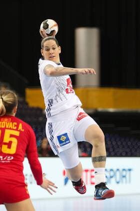 Leipzig, 12.12.2017, Arena Leipzig, Weltmeisterschaft 2017, Handball Frauen Viertelfinale. , Frankreich (FRA) vs Montenegro (MNE) 25:22(12:10) , Im Bild: Alexandra LACRABERE (64, Frankreich) ,