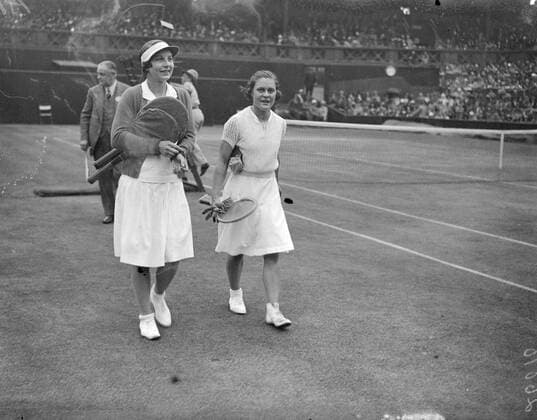 Glass plate mono negative EU PLANET26010C Wimbeldon United Kingdom England Helen Wills Moody defeats Mary Heeley in Wimbledon semi finals . Mrs Helen Wills Moody the American tennis star defeated Miss Mary Heeley the young Birmingham , England , girl in the semi finals of the womens singles in the Wimbledon tennis championships . Score was 6-2 , 6-0 . Mrs Wills Moody and Miss Mary Heeley walking off the court after the match . 30 June 1932  UnitedArchives80966581