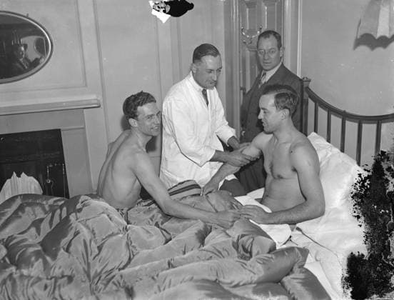 Glass plate mono negative PLANET48553 B United Kingdom England Massage for German footballers after arrival in London . Almost immediately on arrival at the London hotel members of the German football team who are to meet England on Wednesday , December 4 were messaged . Photo shows , Josef Rasselnberg ( right ) being massaged watched by Karl Hohmann and the team manager and trainer Herr Otto Nerz ( in background ) . 2 December 1935  UnitedArchives80979051