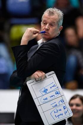 13.12.2017, Fraport Arena, Frankfurt Volleyball, DVV-Pokal, Halbfinale, United Volleys RheinMain vs. VfB Friedrichshafen Vital Heynen (Trainer Coach Friedrichshafen)