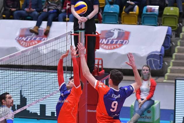 13.12.2017, xtkx, Volleyball Herren DVV Pokal, United Volleys Frankfurt - VfB Friedrichshafen, emspor, v.l. Patrick Steuerwald (United Volleys) , Georg Escher (United Volleys) , Frankfurt