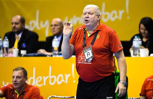 Handball, WM Damen, Norwegen - Russland 171213 Rysslands förbundskapten Evgenii Trefilov i kvartsfinalen mellan Norge och Ryssland under handbolls-VM den 13 december 2017 i Magdeburg. Copyright: CARLxSANDIN BB171213CS064