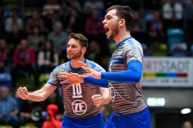 13.12.2017, Fraport Arena, Frankfurt Volleyball, DVV-Pokal, Halbfinale, United Volleys RheinMain vs. VfB Friedrichshafen Jubel Simon Tischer ( 10 Friedrichshafen), David Sossenheimer ( 5 Friedrichshafen)