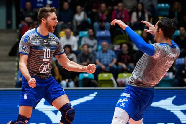 13.12.2017, Fraport Arena, Frankfurt Volleyball, DVV-Pokal, Halbfinale, United Volleys RheinMain vs. VfB Friedrichshafen Jubel Simon Tischer ( 10 Friedrichshafen), Athanasios Protopsaltis ( 7 Friedrichshafen)