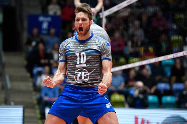 13.12.2017, Fraport Arena, Frankfurt Volleyball, DVV-Pokal, Halbfinale, United Volleys RheinMain vs. VfB Friedrichshafen Jubel Simon Tischer ( 10 Friedrichshafen)