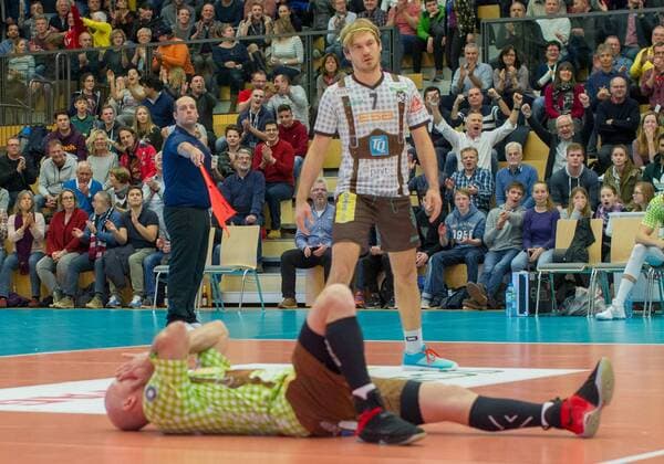 Enttaeuschung bei Michal SLADECEK ( 12, HER) und Ferdinand TILLE ( 7, HER). Volleyball, Bisons BUEHL (BUE) - TSV Herrsching (HER), DVV-Pokal Maenner, Halbfinale, Saison 2017 2018, am 13.12.2017 in Bühl G R O S S S P O R T H A L L E Deutschland.