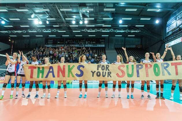 2-421 TS Volley DUEDINGEN vs Hapoel KFAR SABA (CEV European Volleyball Cup Women, 16th Finals) 2-421 TS Volley DUEDINGEN vs Hapoel KFAR SABA (CEV European Volleyball Cup Women, 16th Finals); TS Volley Duedingen (SUI) greeting the specators; December, 13 2017 in Fribourg (Salle Omnisport St Leonard), Schweiz, Photo Credit: Ulf Schiller 2017