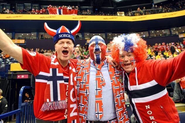 Handball, WM Damen, Niederlande - Norwegen 171215 Norska supportrar inför semifinalen mellan Nederländerna och Norge under handbolls-VM den 15 december 2017 i Hamburg. Copyright: CARLxSANDIN BB171215CS005