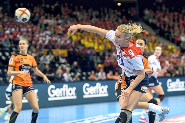 Handball, WM Damen, Niederlande - Norwegen 171215 Norges Stine Bredal Oftedal under semifinalen mellan Nederländerna och Norge under handbolls-VM den 15 december 2017 i Hamburg. Copyright: CARLxSANDIN BB171215CS018