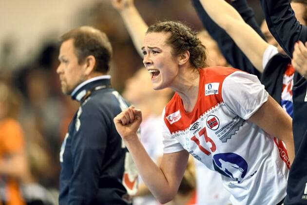 Handball, WM Damen, Niederlande - Norwegen 171215 Norges Kari Brattset jublar under semifinalen mellan Nederländerna och Norge under handbolls-VM den 15 december 2017 i Hamburg. Copyright: CARLxSANDIN BB171215CS039