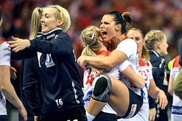 Handball, WM Damen, Niederlande - Norwegen 171215 Norges Nora Mork jublar efter semifinalen mellan Nederländerna och Norge under handbolls-VM den 15 december 2017 i Hamburg. Copyright: CARLxSANDIN BB171215CS047
