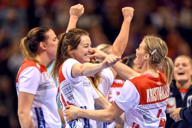 Handball, WM Damen, Niederlande - Norwegen 171215 Norges Sanna Charlotte Solberg jublar efter semifinalen mellan Nederländerna och Norge under handbolls-VM den 15 december 2017 i Hamburg. Copyright: CARLxSANDIN BB171215CS053