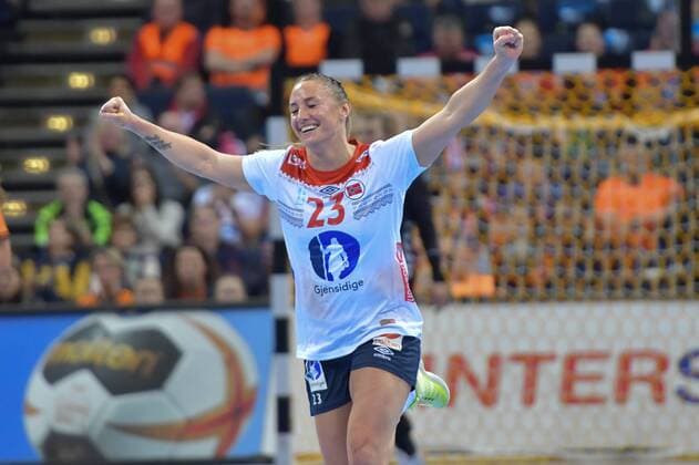 GER, HBL, 23 IHF Frauen Handball Weltmeisterschaft, Halbfinale, Niederlande vs Norwegen 15.12.17, Barcleycard Arena Hamburg, GER, HBL, 23 IHF Frauen Handball Weltmeisterschaft, Halbfinale, Niederlande vs Norwegen, im Bild Camilla Herrem (Norwegen 23) jubelt