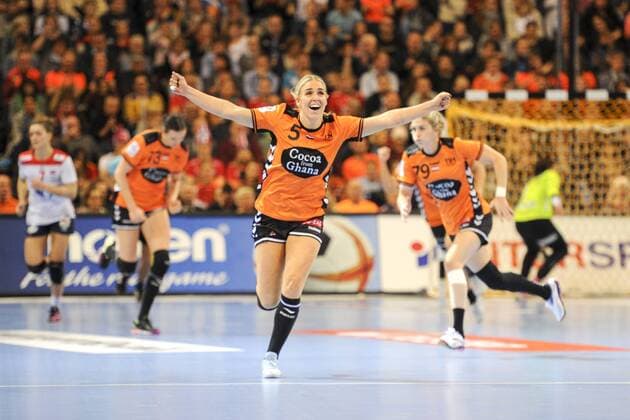 Handball, WM Damen, Niederlande - Norwegen Jessy Kramer (Nr. 5, Niederlande) jubelt Niederlande vs. Norwegen, Handball, Weltmeisterschaft Halbfinale, 15.12.17 Hamburg Hamburg Germany Barclaycard Arena Copyright: xAgentur54Gradx xThomasxSobczakx