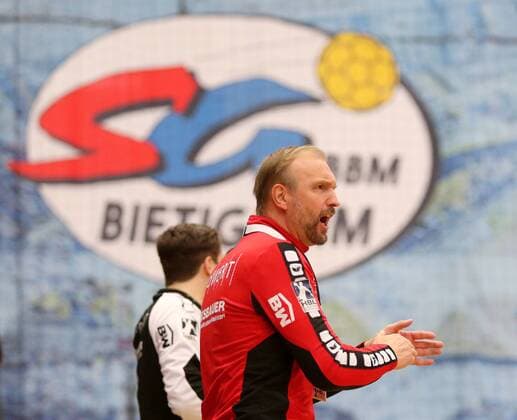 BAU 15.12.2017 Bietigheim Handball SG BBM Bietigheim vs. Dessau-Rosslauer HV 06, Trainer Hartmut Maerhoffer (BBM) jubelt