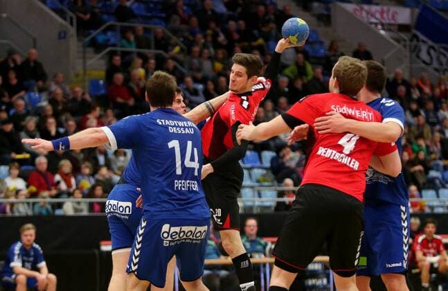 BAU 15.12.2017 Bietigheim Handball SG BBM Bietigheim vs. Dessau-Rosslauer HV 06, Felix König (BBM, Mitte)