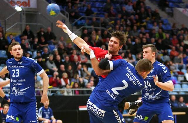 BAU 15.12.2017 Bietigheim Handball SG BBM Bietigheim vs. Dessau-Rosslauer HV 06, Paco Barthe (BBM) im Wurf