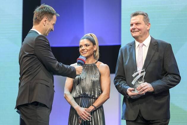 Felix Verleihung NRW Sportler des Jahres 2017 Duesseldorf, 15.12.2017 Pamela Dutkiewicz und ihr Trainer des Jahres, Slawomir Filipowki (TV Wattenscheid 01) bei der Felix Verleihung NRW Sportler des Jahres 2017 am 15.12.2017 in der Mitsubishi Electric Halle in Duesseldorf (Nordrhein-Westfalen).