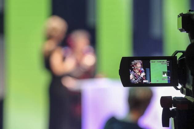 Felix Verleihung NRW Sportler des Jahres 2017 Duesseldorf, 15.12.2017 Im Fokus der Kamera: NRW-Staatssekretaerin fuer und Ehrenamt Andea Milz bei der Felix Verleihung NRW Sportler des Jahres 2017 am 15.12.2017 in der Mitsubishi Electric Halle in Duesseldorf (Nordrhein-Westfalen).