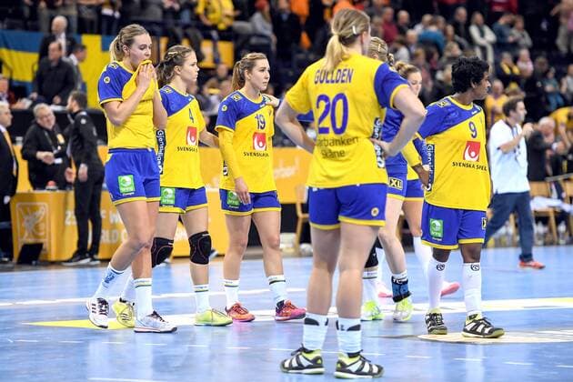 Handball, WM Damen, Schweden - Frankreich 171215 De svenska spelarna deppar efter semifinalen mellan Sverige och Frankrike under handbolls-VM den 15 december 2017 i Hamburg. Copyright: CARLxSANDIN BB171215CS147