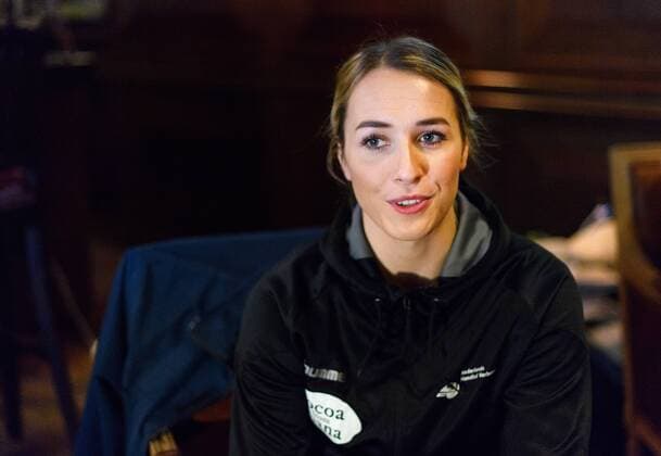 171216 Lois Abbingh blir intervjuad pa en pressträff med det nederländska lanslaget under handbolls-VM den 16 december 2017 i Hamburg. Copyright: CARLxSANDIN BB171216CS029