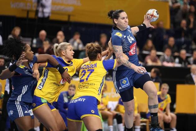 Alexandra Lacrabere (Frankreich, 64), Sabina Jacobsen (Schweden, 27) Hamburg Hamburg Deutschland Barclaycard Arena Copyright: xAgentur54Gradx xSpeedphotosx