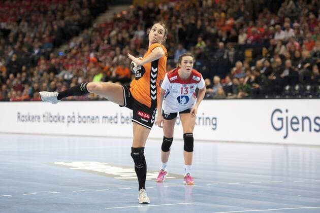 Lois Abbingh (Nr. 8, Niederlande) Niederlande - Norwegen, Handball, 23. IHF Handball-Weltmeisterschaft der Frauen, 15.12.17 Hamburg Hamburg Germany Barclaycard Arena Copyright: xAgentur54Gradx xThomasxSobczakx