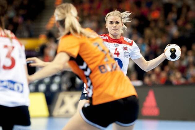 Veronica Egebakken Kristiansen (Nr. 4, Norwegen) Niederlande - Norwegen, Handball, 23. IHF Handball-Weltmeisterschaft der Frauen, 15.12.17 Hamburg Hamburg Germany Barclaycard Arena Copyright: xAgentur54Gradx xThomasxSobczakx