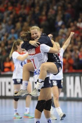 Die Norwegerinnen bejubeln den Einzug ins Finale Niederlande - Norwegen, Handball, 23. IHF Handball-Weltmeisterschaft der Frauen, 15.12.17 Hamburg Hamburg Germany Barclaycard Arena Copyright: xAgentur54Gradx xThomasxSobczakx