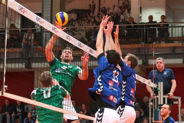 L.E. Volleys vs. TSV Unterhaching II, 2. Bundesliga Sued, 16.12.2017 Volleyball, 2. Bundesliga Sued, Maenner, Saison 2017 2018: L.E. Volleys Leipzig vs. TSV Unterhaching II am 16.12.2017 in der Sporthalle Bruederstrasse. Im Bild: Roy Friedrich ( 15, Unterhaching).